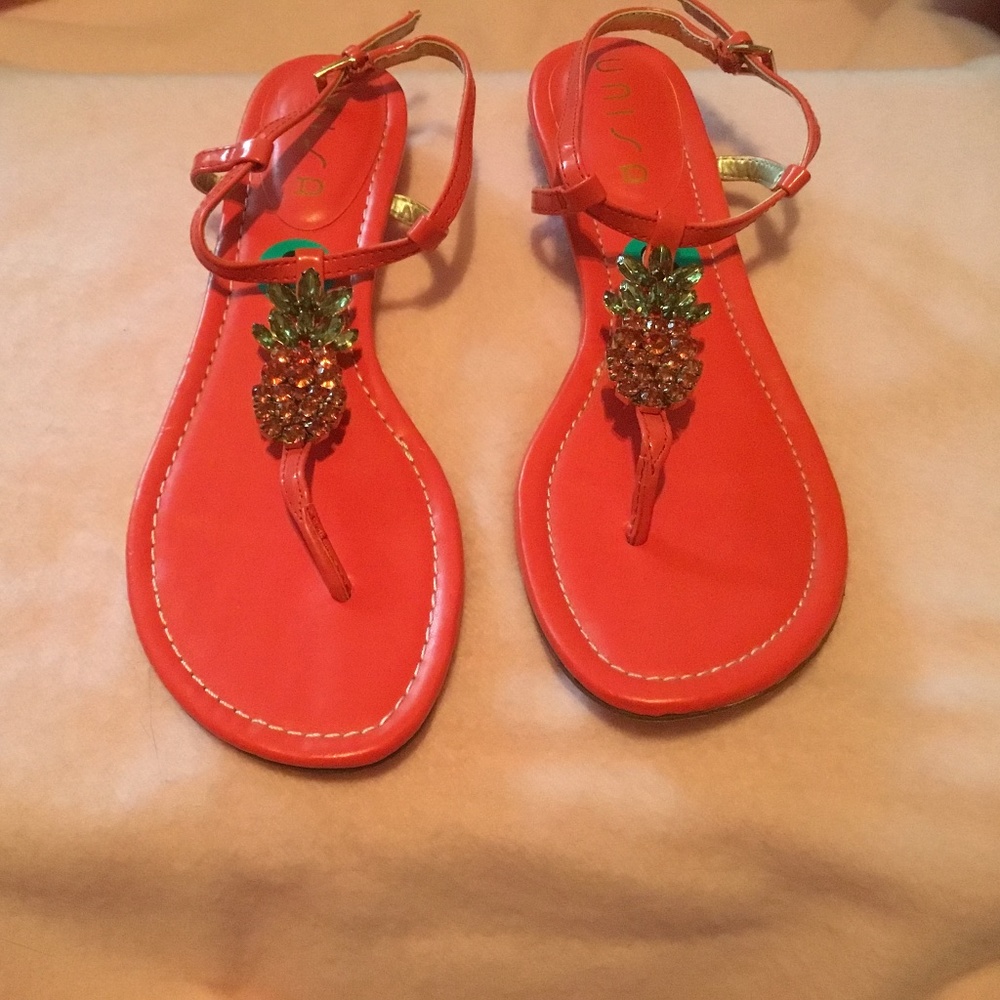 Unisa sandals NWOB